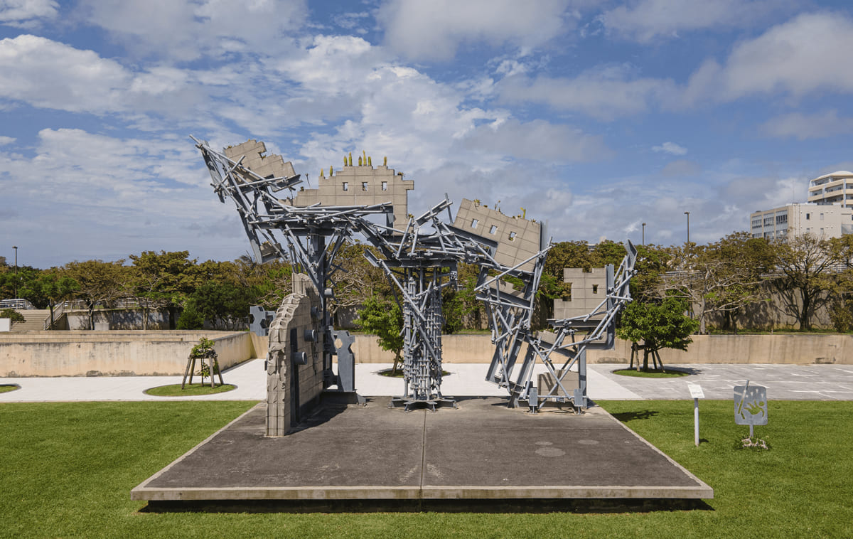 Okinawa Prefectural Museum and Art Museum / Sculpture made of Concrete Blocks, Pipes, Steel H Beams and Cacti (Naha) 2007 / photo Yu Zakimi