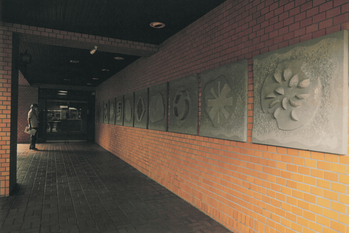 Entrance of Lions Mansion Tsuboya / Stone Carving Relief (Naha) 1984 / photo Yu Zakimi